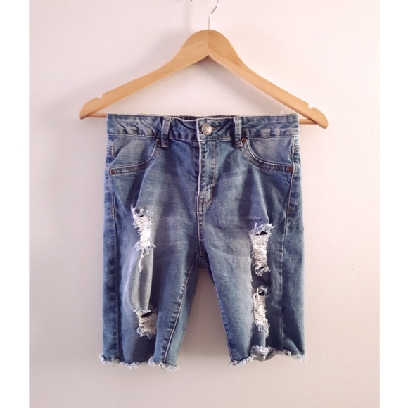 ✨3/$15 Bluenotes | Distressed Bermuda Shorts - Picture 1 of 2